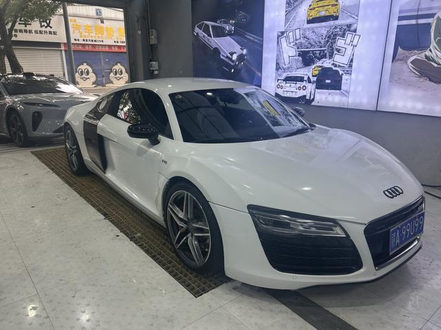 Audi R8