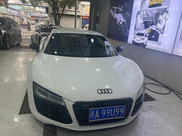 Audi R8