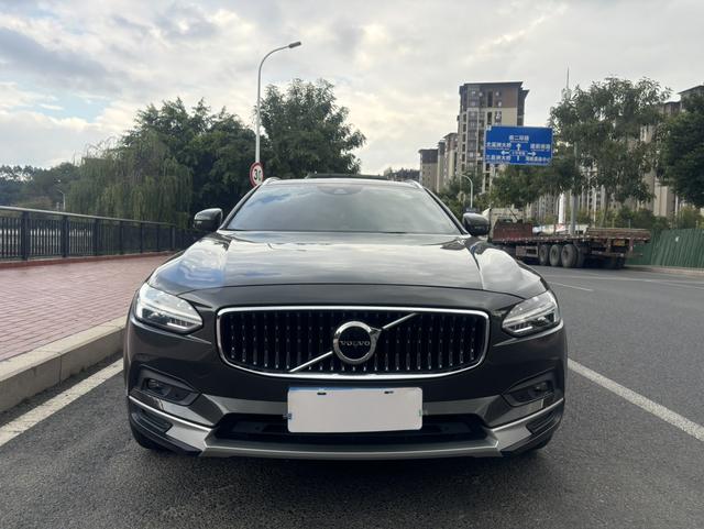 Volvo V90