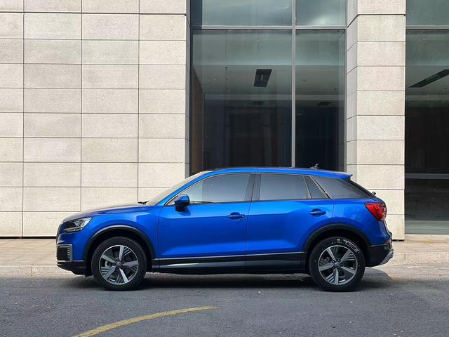 Audi Q2L e-tron