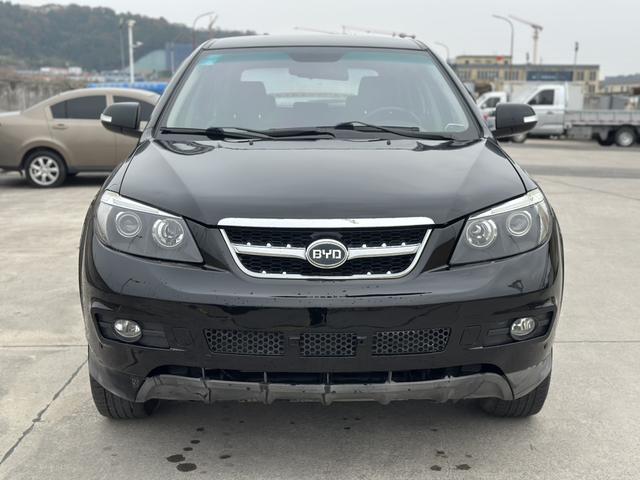 BYD S6