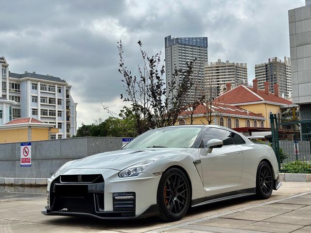 Nissan GT-R