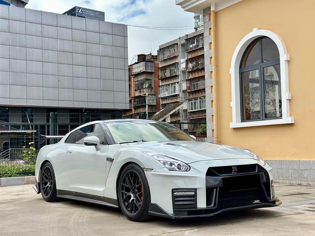 Nissan GT-R