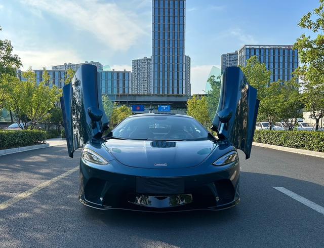 McLaren GT