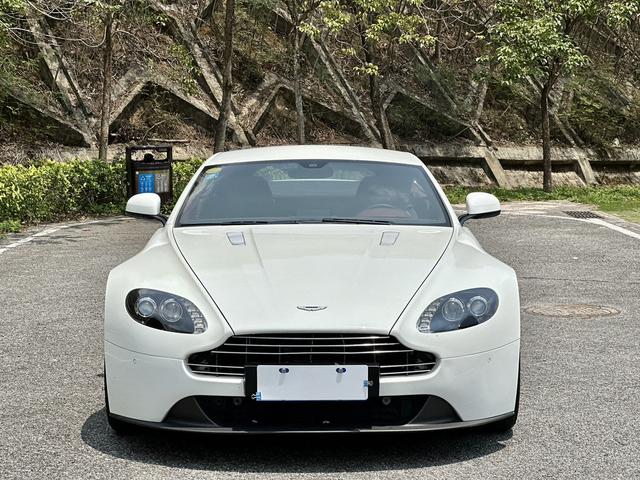 Aston Martin Vantage