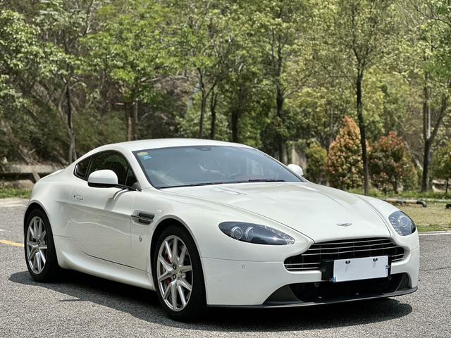 Aston Martin Vantage