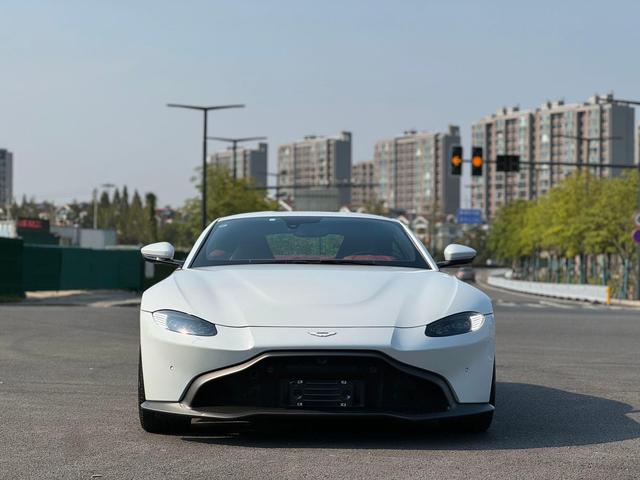 Aston Martin Vantage