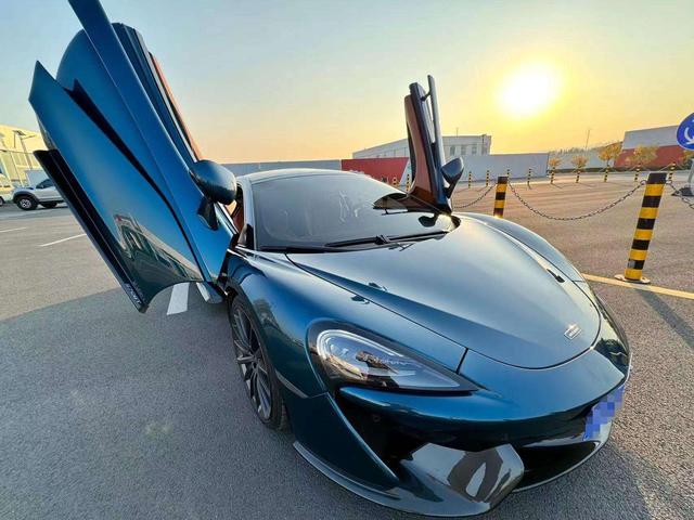 McLaren 570GT