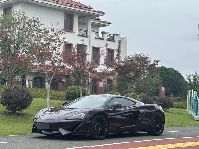 McLaren 570GT