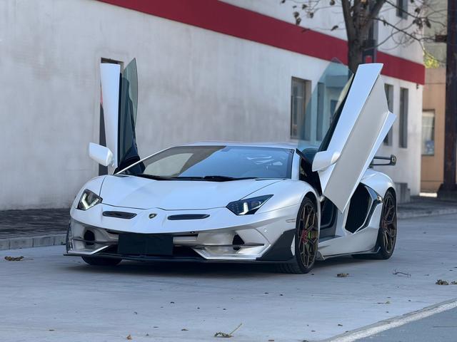 Lamborghini Aventador