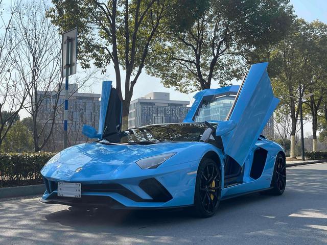 Lamborghini Aventador