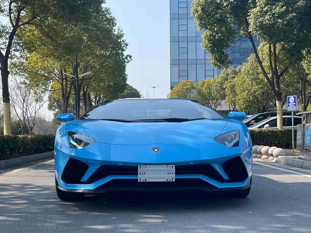 Lamborghini Aventador