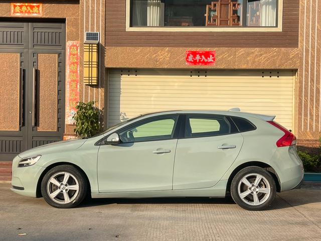 Volvo V40