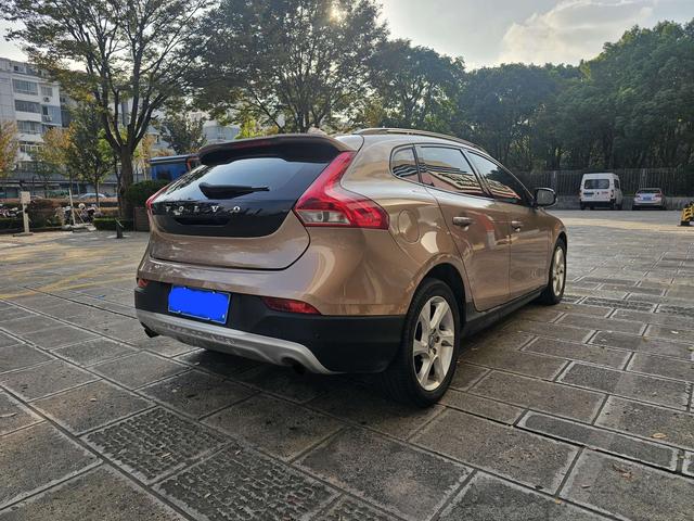 Volvo V40