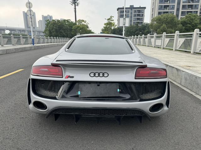 Audi R8