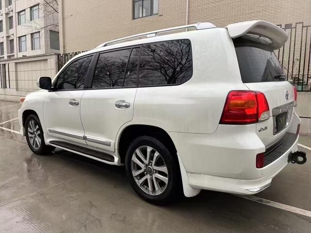 Toyota Land Cruiser (imported)