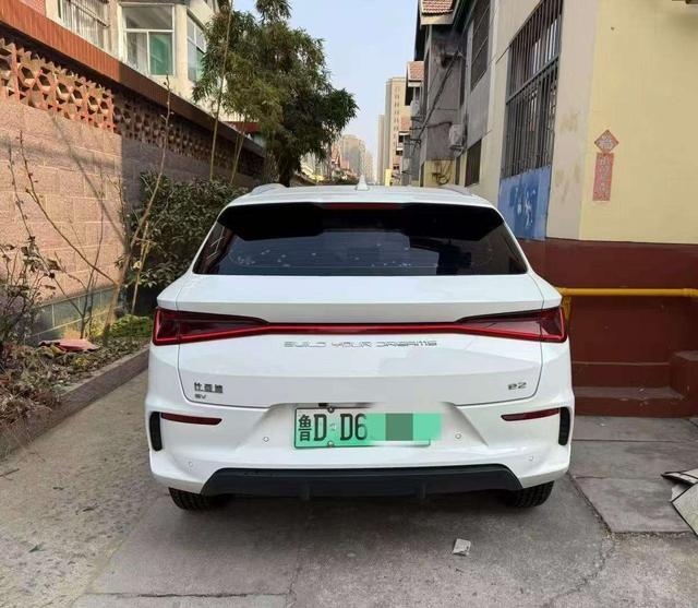 BYD e2