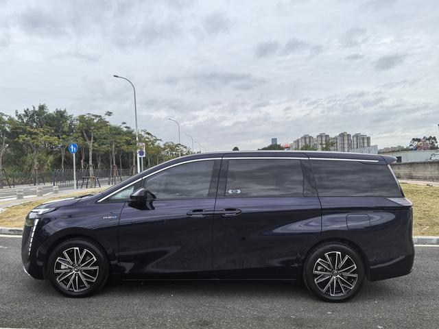 GAC Trumpchi E8 PHEV