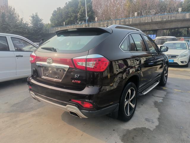 BYD S7