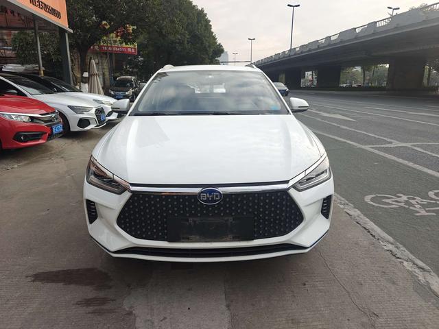 BYD e2