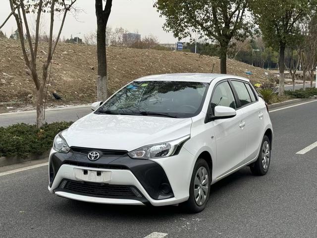 Toyota YARiS L to dazzle