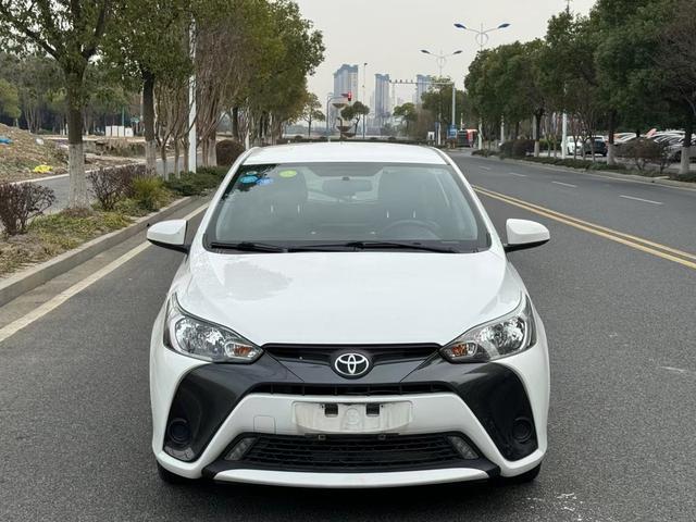 Toyota YARiS L to dazzle