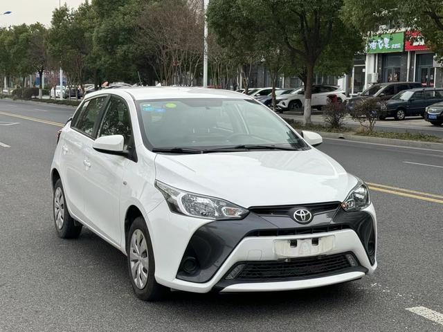 Toyota YARiS L to dazzle