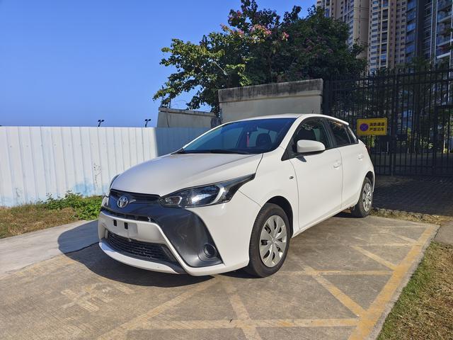 Toyota YARiS L to dazzle