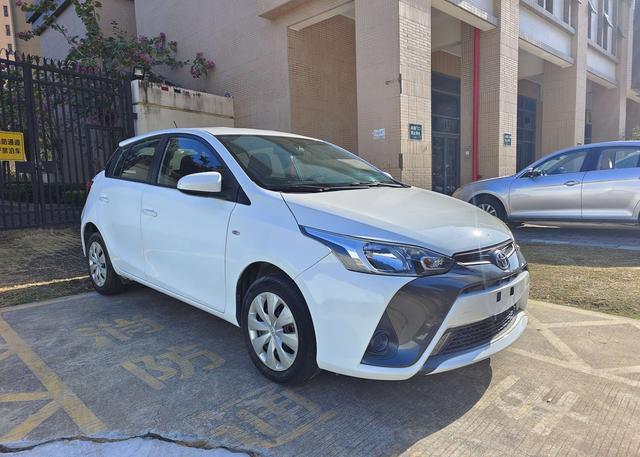 Toyota YARiS L to dazzle