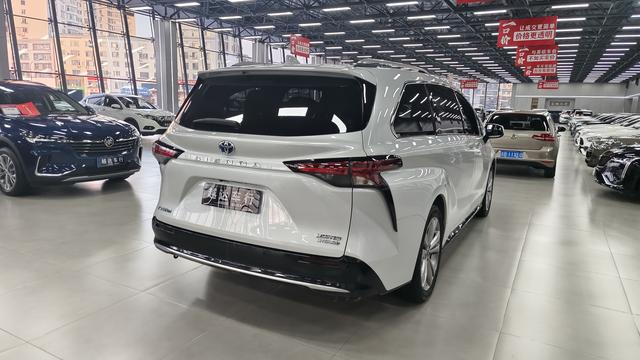 Toyota Senna