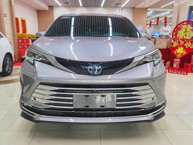 Toyota Senna