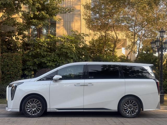 GAC Trumpchi M8