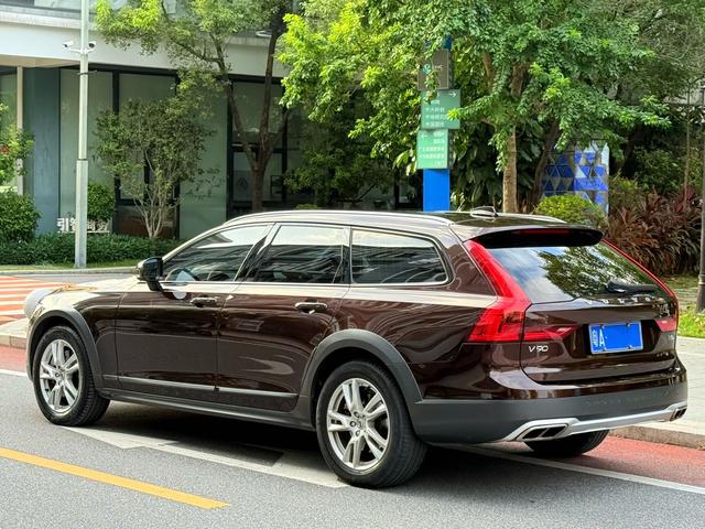 Volvo V90