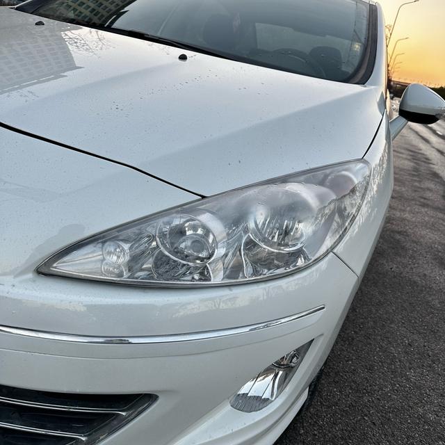 Peugeot 408