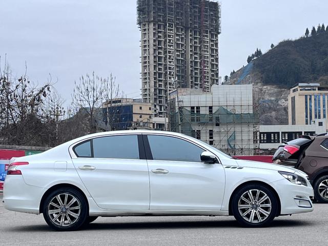 Peugeot 408