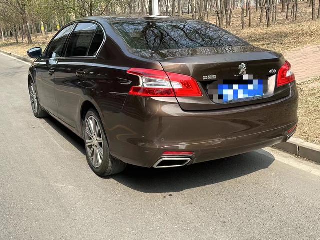 Peugeot 408