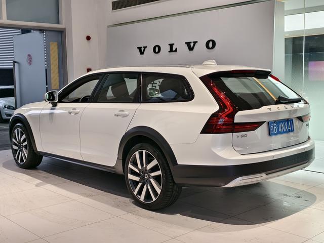 Volvo V90