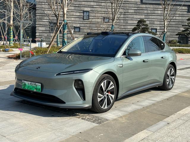 NIO ET5