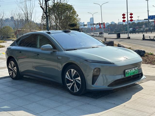 NIO ET5