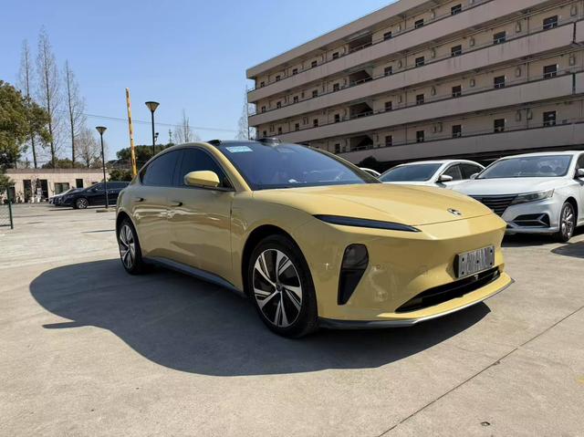 NIO ET5