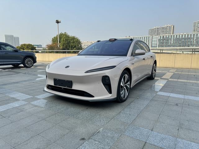 NIO ET5