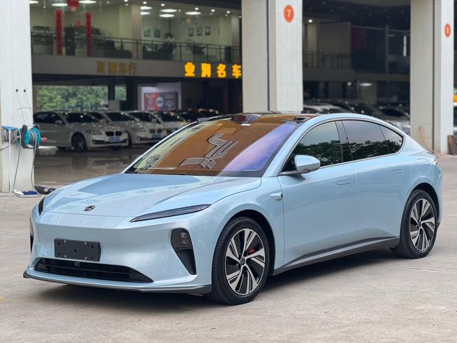 NIO ET5