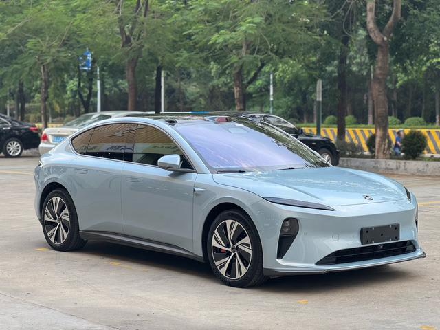 NIO ET5