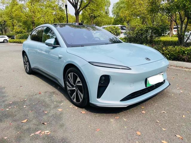 NIO ET5