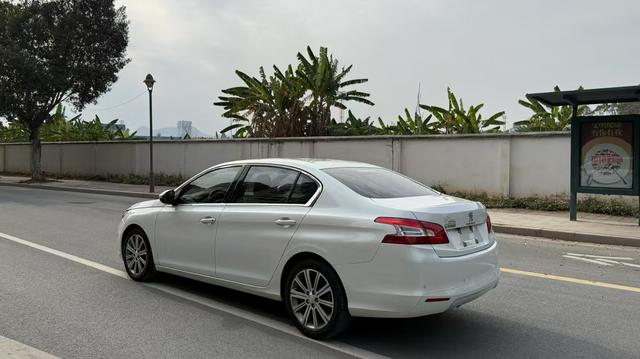 Peugeot 408