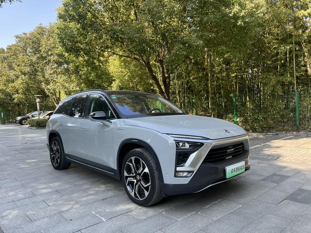 NIO ES8