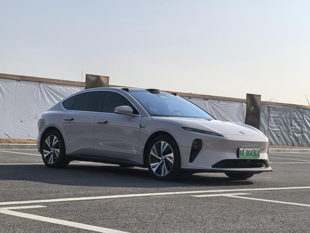 NIO ET5