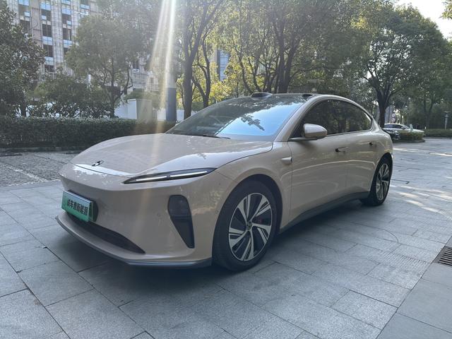 NIO ET5