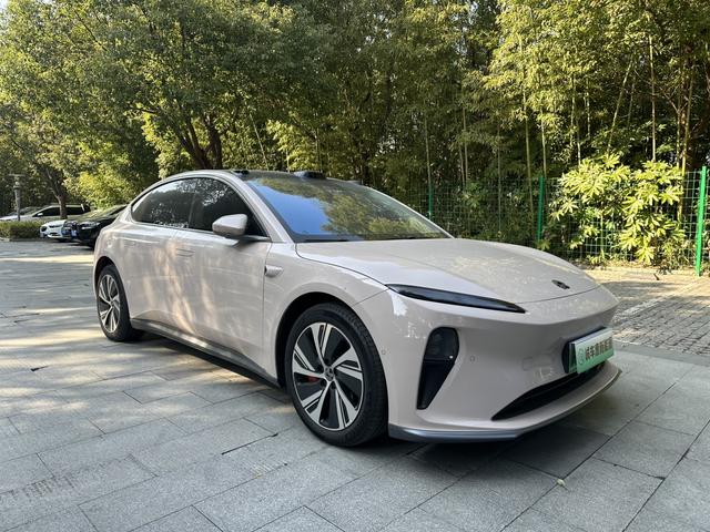 NIO ET5