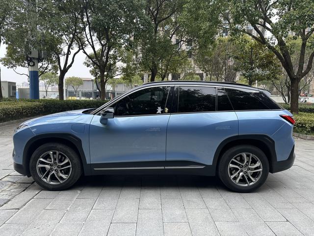 NIO ES6